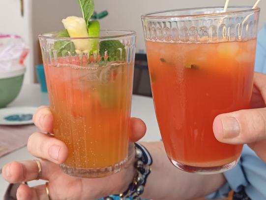 Cheers ohne Promille: Alkoholfreie Cocktails mixen in der Activitygruppe